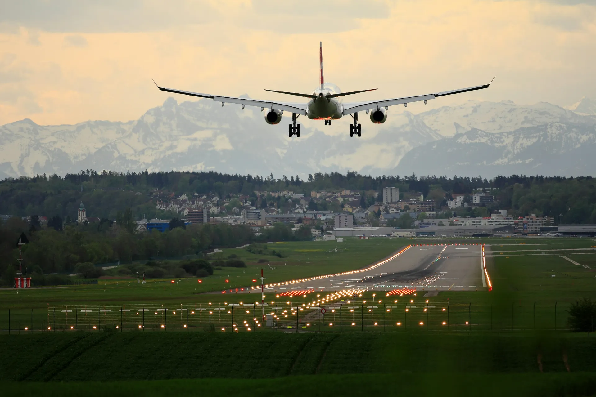 Qué hacer nada más aterrizar: 8 cosas que conviene revisar antes de salir del aeropuerto